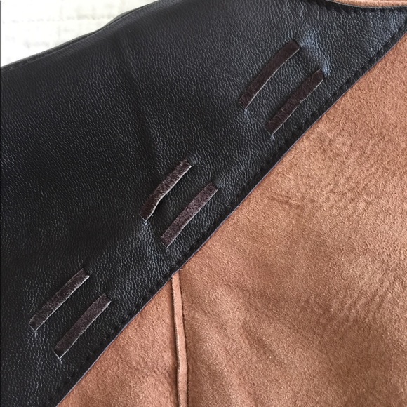 NWT Révue shearling vest w/brown leather accents & front tie closure - Picture 9 of 15